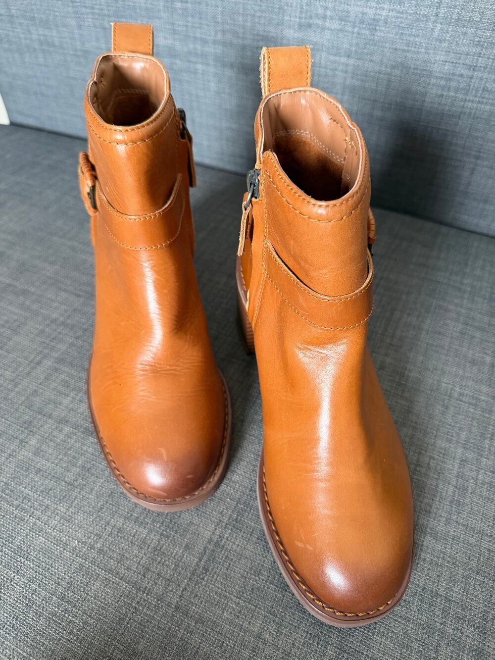 New Clarks Chamberly Trim Womens Size 5.5M Tan Leather Buckle Ankle Boots